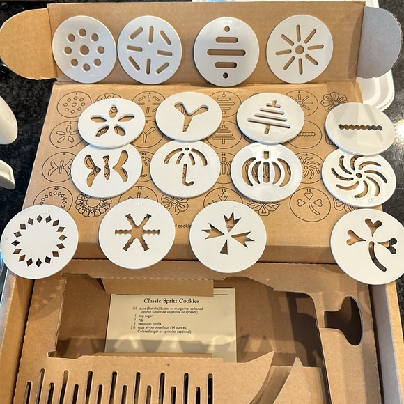 Pampered chef cookie press - Picture 5 of 10